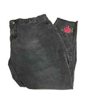 True Craft Black Skinny Jeans with Rose appliqués on both legs / SZ: 24